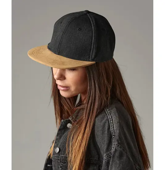 Snapback con visiera scamosciata Beechfield