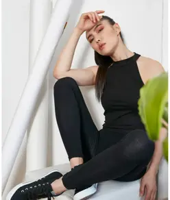 Top corto a collo alto donna Build Your Brand