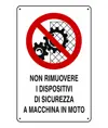 Cartelli di divieto  'non rimuovere i dispositivi di sicurezza a macchina in moto'