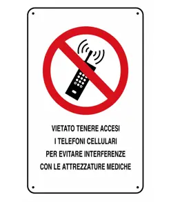 Cartelli di divieto  'vietato tenere accesi i telefoni cellulari per evitare interferenze con le attrezzature mediche'