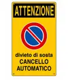 Cartello 'attenzione divieto di sosta cancello automatico'