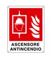 Cartello con scritta 'ascensore antincendio'