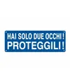 Cartello con scritta 'hai solo due occhi! proteggili!'