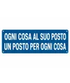 Cartello con scritta 'ogni cosa al suo posto un posto per ogni cosa'