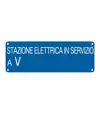Cartello con scritta 'stazione elettrica in servizio a V__'