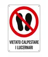 Cartello di divieto 'vietato calpestare i lucernari'