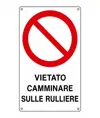 Cartello di divieto 'vietato camminare sulle rulliere'