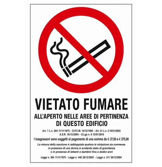 Cartello di divieto "Vietato fumare all'aperto nelle aree di pertinenza di questo edificio"
