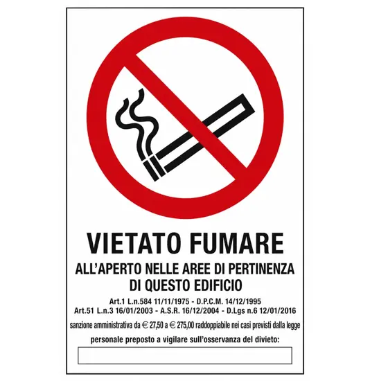 Cartello di divieto 'vietato fumare all'aperto nelle aree di pertinenza di questo edificio'