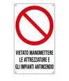 Cartello di divieto 'vietato manomettere le attrezzature e gli impianti antincendio'