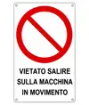 Cartello di divieto 'vietato salire sulla macchina in movimento'