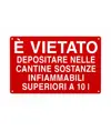 Cartello 'è vietato depositare nelle cantine..'