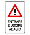 Cartello 'entrare e uscire adagio'