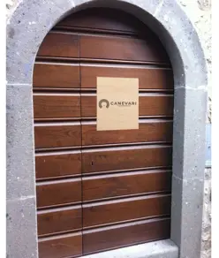 Cartello personalizzato con incisione a laser su legno  formato verticale