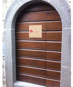 Cartello personalizzato con stampa su legno formato quadrato