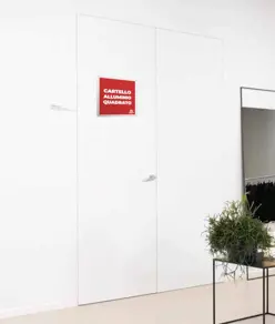 Cartello personalizzato in alluminio rinforzato formato quadrato