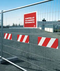 Cartello personalizzato in alluminio rinforzato formato quadrato