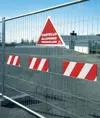 Cartello personalizzato in alluminio rinforzato formato triangolare