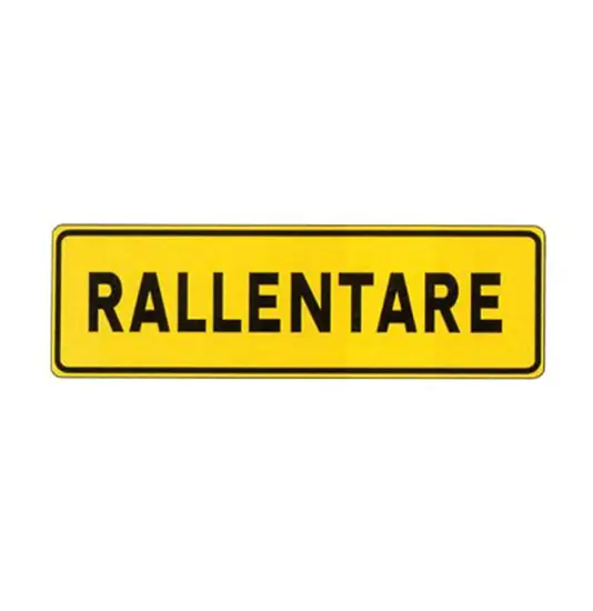 Cartello 'rallentare' in lamiera.