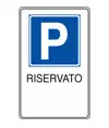 Cartello 'riservato' con spazio neutro scrivibile