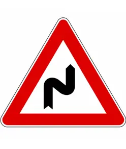 Cartello stradale doppia curva a destra