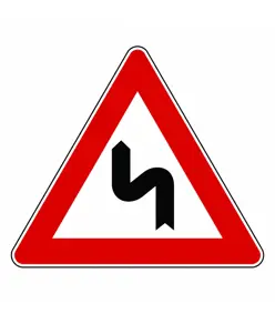 Cartello stradale doppia curva a sinistra
