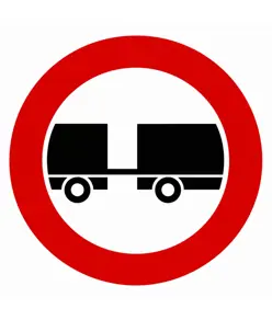 Cartello transito vietato ai veicoli con rimorchio