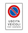 Cartello 'uscita veicoli non sostare'