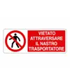 Cartello vietato  attraversare il nastro trasportatore