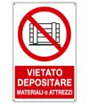 Cartello vietato  depositare materiale o attrezzi