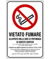 Cartello 'vietato fumare all'aperto nelle aree di pertinenza di questo edificio'