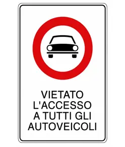 Cartello 'vietato l'accesso a tutti gli autoveicoli'
