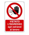 Cartello vietato  l'ingresso agli estranei al lavoro