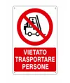 Cartello vietato  trasportare persone