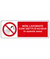 etichette adesive  non lavorate con getti d'acqua in questa zona