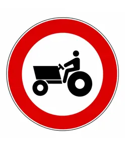 Segnale stradale divieto di transito alle macchine agricole