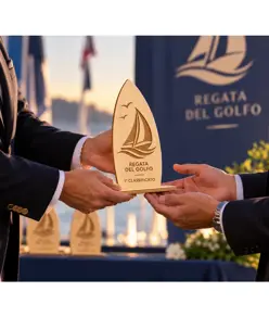 Trofeo personalizzato inciso a legno