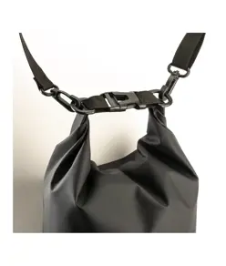 Borsa a tracolla waterproof in tarpaulin con tracolla regolabile