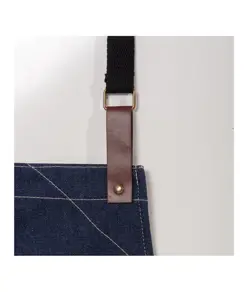 Grembiule da cucina regolabile  in cotone denim con 2 tasche frontali.