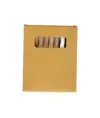 Set composto da 6 matite in legno colorate, temperino in plastica e album, in scatola