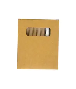 Set composto da 6 matite in legno colorate, temperino in plastica e album, in scatola