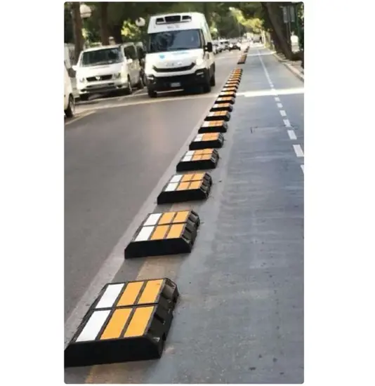Cordolo in gomma per pista ciclabile  Secure Bike