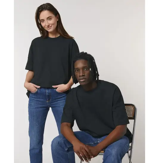 La t-shirt unisex oversize con collo a bordo alto Stanley Stella Blaster in offerta