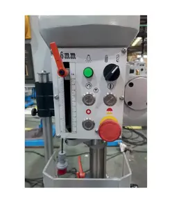 Trapano da banco con avanzamento automatico