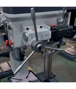 Trapano da banco con avanzamento automatico