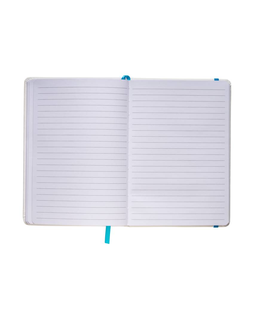 Quaderno in copertina in PU con elastico colorato(80 pag.), segnalibro in raso