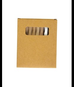Set composto da 6 matite in legno colorate, temperino in plastica e album, in scatola