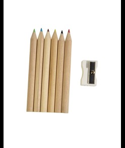 Set composto da 6 matite in legno colorate, temperino in plastica e album, in scatola