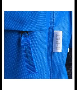 Zaino in poliestere riciclato R-PET con tasca esterna con cerniera