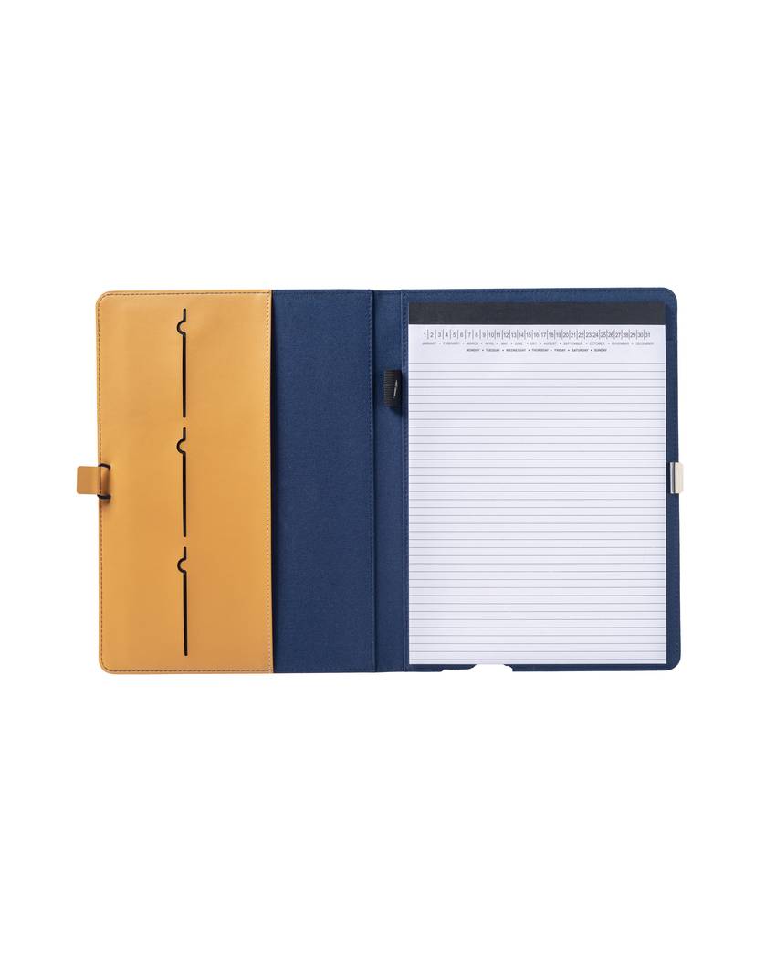 Cartella porta blocco A4 in R-PET con gancio di chiusura in metallo